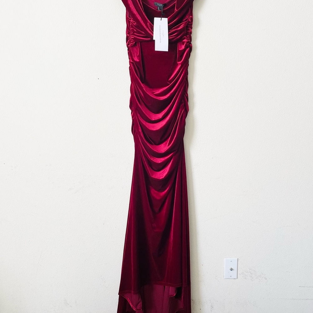 NWT Club L London US 12 Apolline Berry Velvet Off The Shoulder Ruched Maxi Dress - Picture 4 of 11